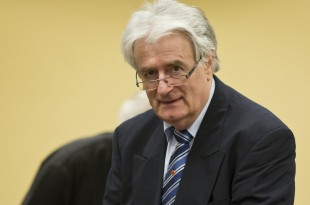 Sentenza Karadzic, 40 anni di reclusione. Colpevole di genocidio a Srebrenica