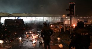 TURCHIA: Istanbul, bombe allo stadio. È strage di poliziotti