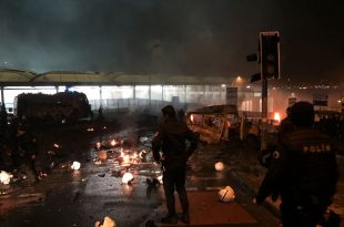 TURCHIA: Istanbul, bombe allo stadio. È strage di poliziotti