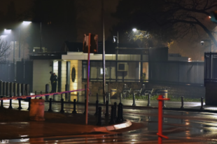 Assalitore ignoto attacca l'ambasciata