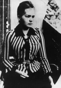 Maria Skłodowska all'arrivo a Parigi nel 1891.