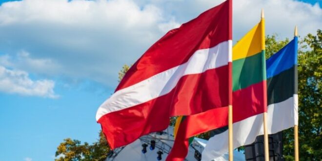 Bandiere dei tre Paesi Baltici. Empatici verso l'Ucraina