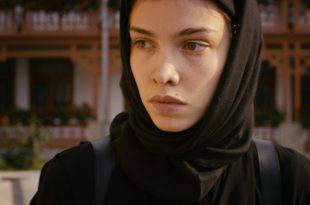 Il 27 Ottobre esce nelle sale italiane Miracle - Storia di destini incrociati, film rumeno presentato nella sezione Orizzonti alla Mostra del Cinema di Venezia nel 2021.
