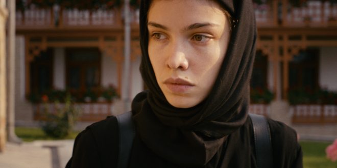 Il 27 Ottobre esce nelle sale italiane Miracle - Storia di destini incrociati, film rumeno presentato nella sezione Orizzonti alla Mostra del Cinema di Venezia nel 2021.