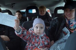 Presentato nella sezione collaterale L'Acid di Cannes, In The Rearview del Polacco Maciek Hamela è uno dei documentari più sorprendenti che racconta la guerra in Ucraina.