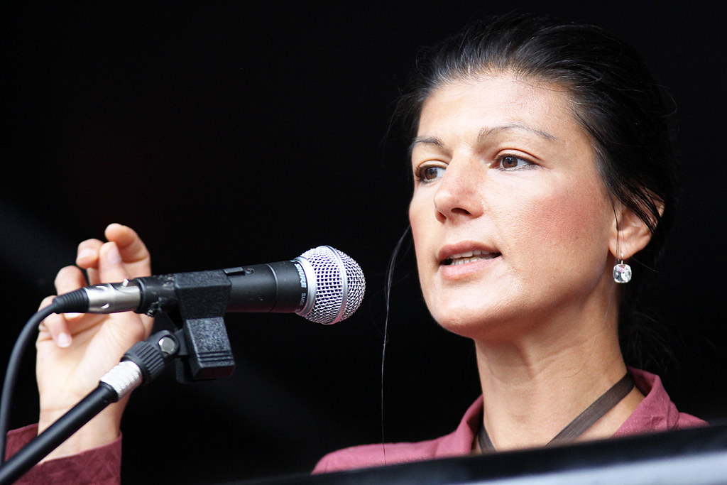 Выступление сары вагенкнехт. Выступления сары. Лидер немецких левых. Голос германия слепые прослушивания лучшее. Выступления сары.