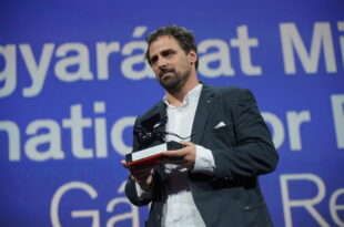 Explanation for Everything di Gábor Reisz vince il premio al miglior film nella sezione orizzonti alla Mostra del Cinema di Venezia.