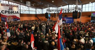 Un comizio contro il secessionismo in Vojvodina