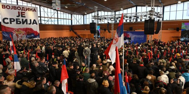 Un comizio contro il secessionismo in Vojvodina