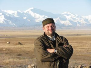 Il reporter polacco Wojciech Górecki ha presentato al pubblico “Pianeta Caucaso” (Keller, 2024) e “Abcasia” (Keller, 2025) in dialogo con Cesare Figari Barberis, in occasione di Slavika Festival, evento dedicato alle culture slave tenutosi a Torino tra il 14 e il 16 di marzo 2025.