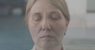 A due anni dall'anteprima alla Mostra del Cinema di Venezia, esce in sala Vera sogna il mare, della kosovara Kaltrina Krasniqi.