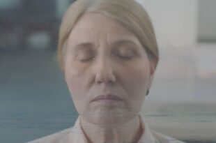 A due anni dall'anteprima alla Mostra del Cinema di Venezia, esce in sala Vera sogna il mare, della kosovara Kaltrina Krasniqi.