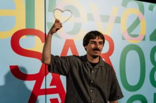 Il regista Stefan Djordjevic vince il premio 'Heart of Sarajevo' al miglior film con Wind, talk to me.