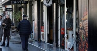 ristorante di proprietà turca demolito nel centro della città