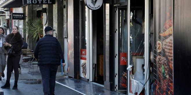 ristorante di proprietà turca demolito nel centro della città